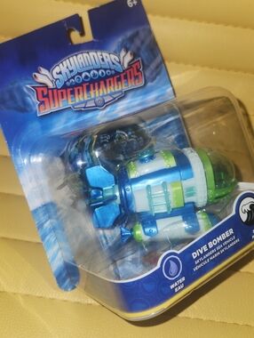 Skylanders SuperChargers Dive Bomber - Blue & Green Vehicle NWT